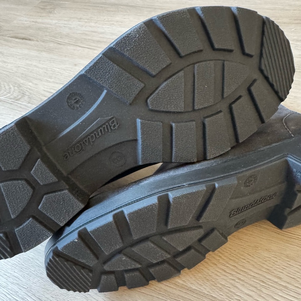 New without box blundstone boots - Picture 6 of 6